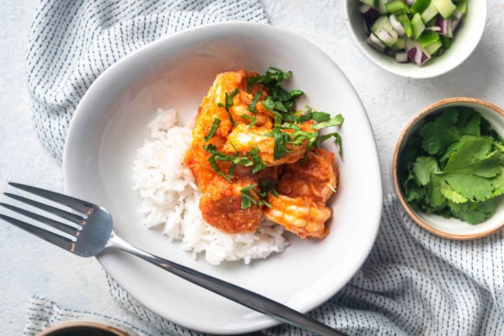 Camarones a la Diabla Camarones a la diabla served with shrimp cooked in a spicy red chile sauce with white rice, cilantro, and limes.