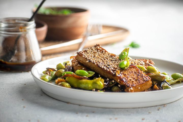 Pan Fried Sesame Tofu with Edamame Pan fried tofu cooked in an Asian sauce with edamame and sesame seeds.