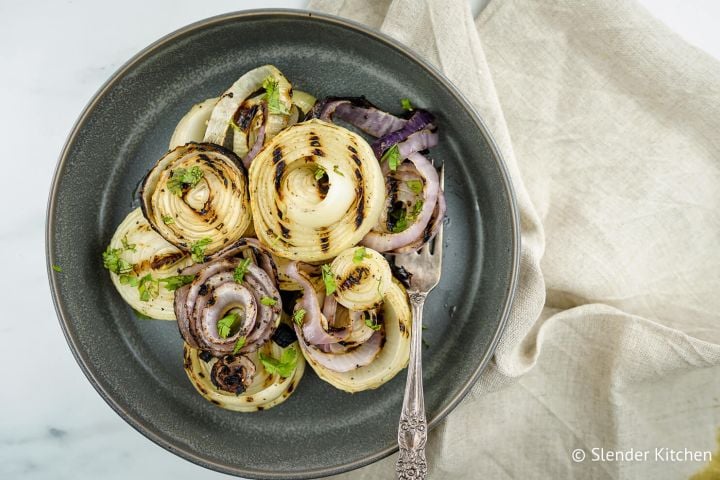 Easy Grilled Onions Grilled onions with both red and white onions with marks.
