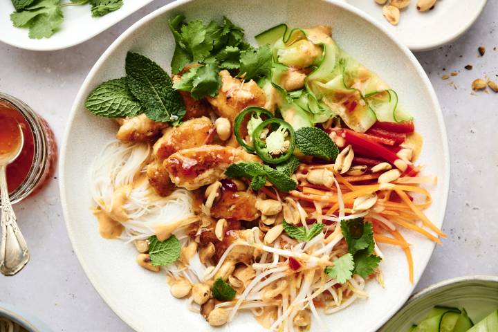 Vermicelli Noodle Bowls Vermicelli noodles bowls with sweet chili chicken, noodles, carrots, bean sprouts, cucumbers, carrots, peanuts, and fresh herbs.