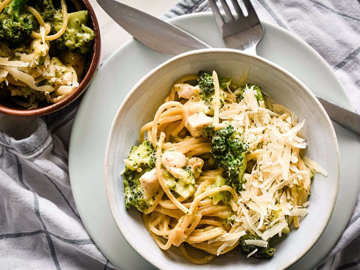 Healthy 400 Calories Recipes Creamy Chicken Pasta with Broccoli