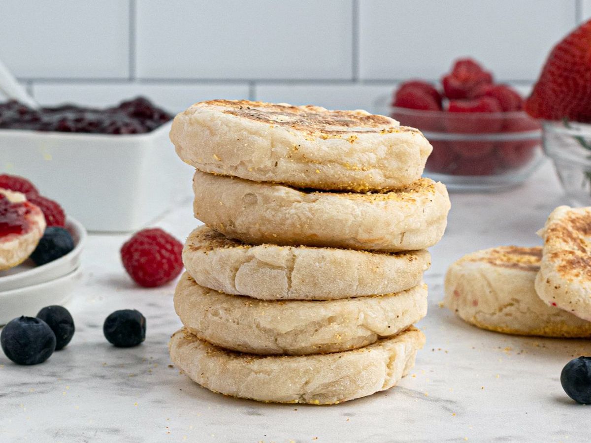 Healthy 100 Calories Recipes Homemade 2-Ingredient English Muffins with Berries and Jam