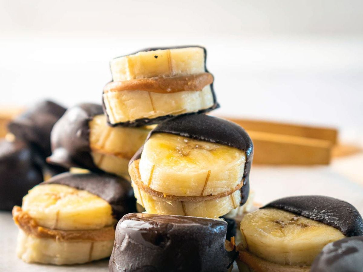 Healthy 50 Calories Recipes Delicious Frozen Banana Bites with Chocolate and Peanut Butter