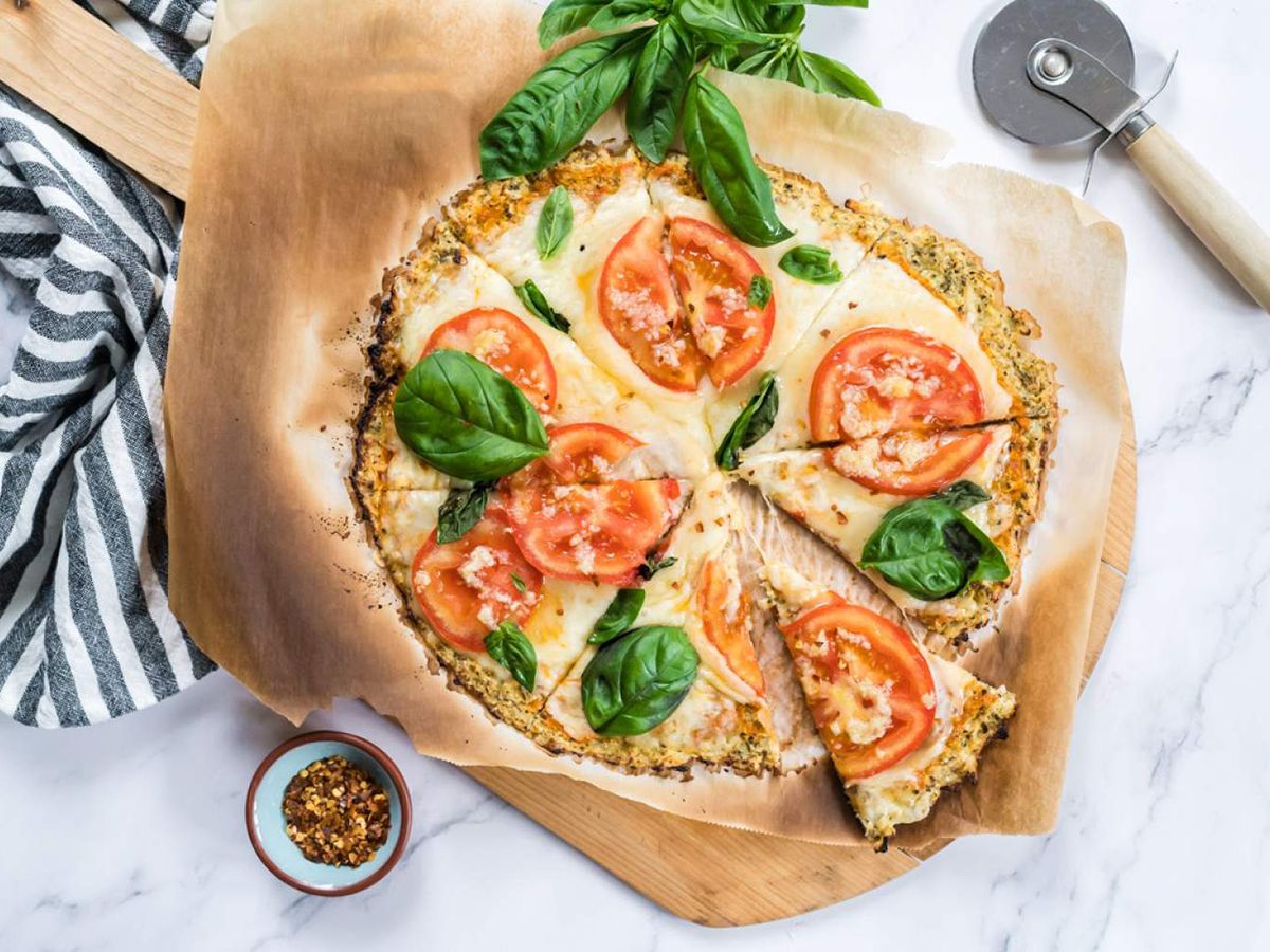 Healthy Pizza Recipes Delicious Margherita Pizza on Cauliflower Crust