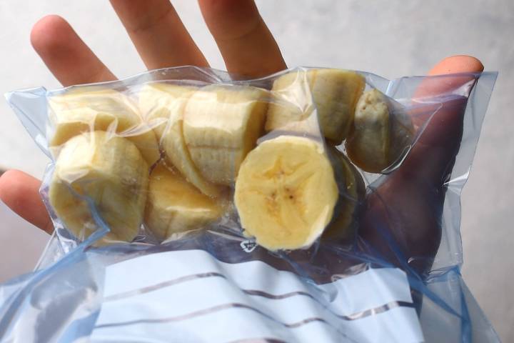 Frozen bananas in a ziploc bag.