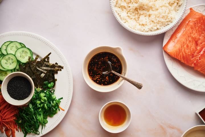 Soy sauce, honey, rice vinegar, sesame oil, garlic, and ginger mixed together in a bowl.